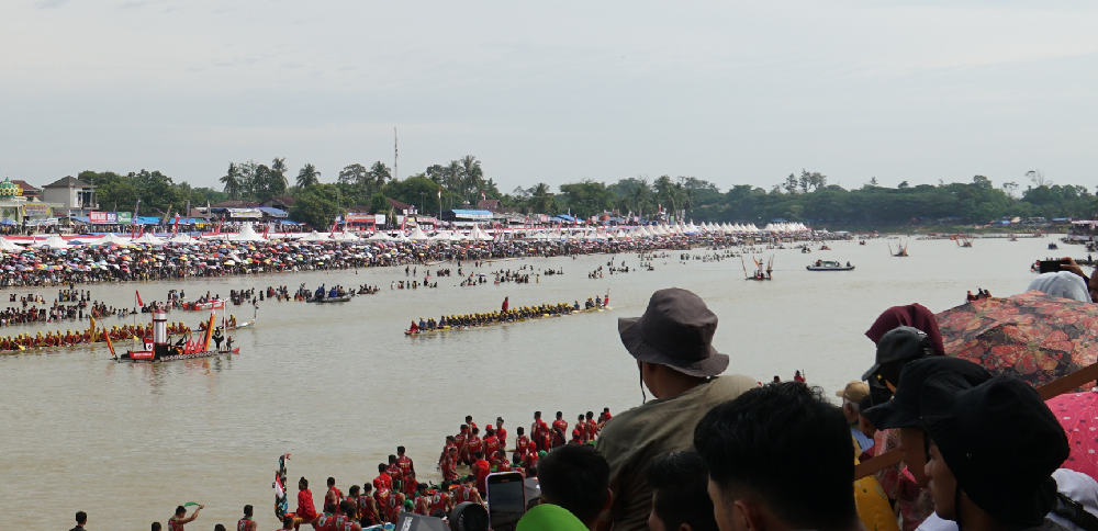 Situasi saat Pacu Jalur dimulai